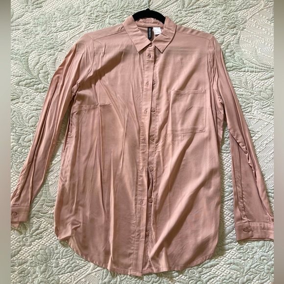 H&M Tops - DIVIDED - H&M Women's Button Up Shirt. 
Beige 
Material - Cotton Long Sleeve